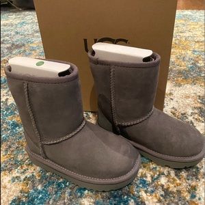 Ugg T Classic 2 (Grey Size 9) toddler